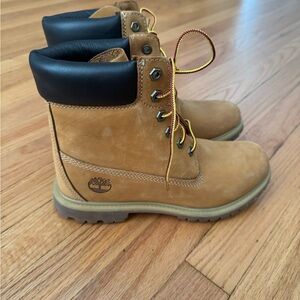 Timberland Premium Internal Wedge Brown Leather Boots with Black Collar sz9